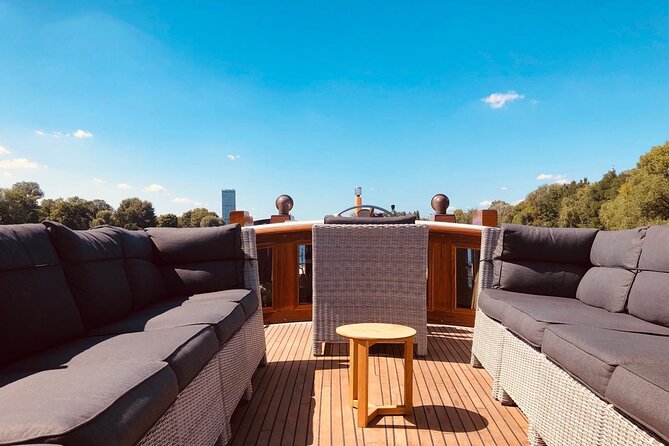 Berlin Boot Sightseeing Tour on Electric Private Yacht - Why an electric yacht makes the river feel different