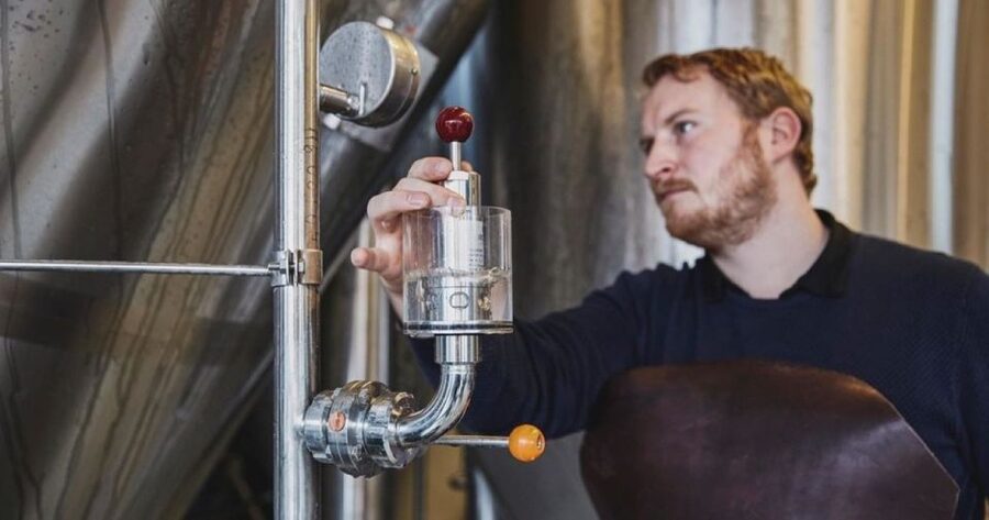 Berlin: BRLO BRWHOUSE Tour and Craft Beer Tasting - The 1.5 hour flow: tour first, then the tasting flight