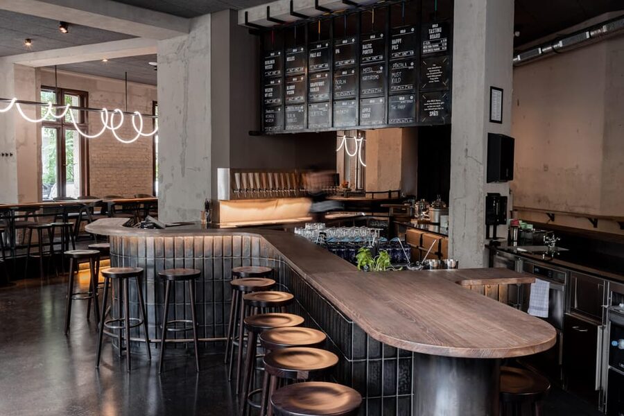 Berlin: BRLO Charlottenburg Tasting Session - The 5-Beer Flight and the Canapé Pairings That Actually Improve the Tasting