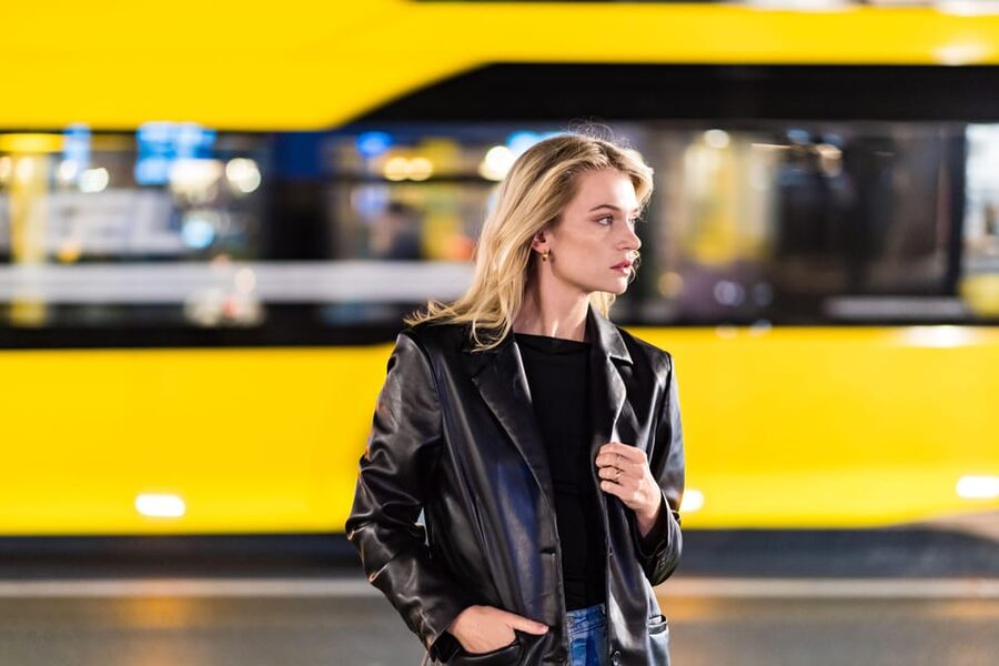 Berlin by Night: Private Photoshoot at Illuminated Cityscape - The photos: 40 edited images, fast delivery, and a download window