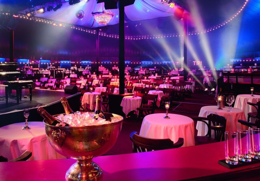 Berlin: Cabaret - The Berlin Musical at Tipi am Kanzleramt - Food and drinks: what is included, what costs extra, and how to plan