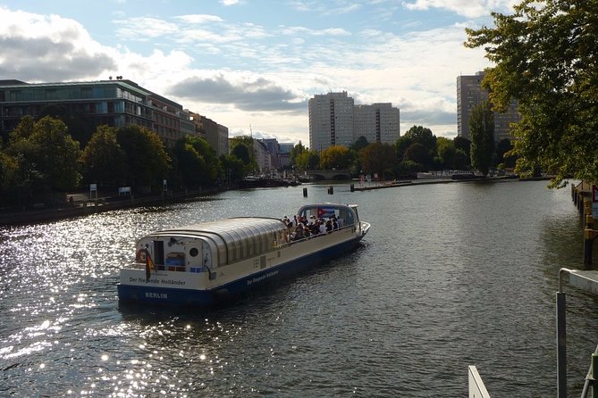 Berlin Capital 4-Course Sunset Dinner Cruise Including Drinks - Inside the ship: why the 12-table setup makes the night calmer
