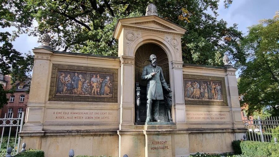 Berlin: Charité Hospital History Walking Tour - Ending Near Central Station at Alexanderufer