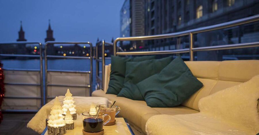 Berlin: Christmas Sightseeing Boat Tour - Christmas on the Spree, but make it solar and quiet