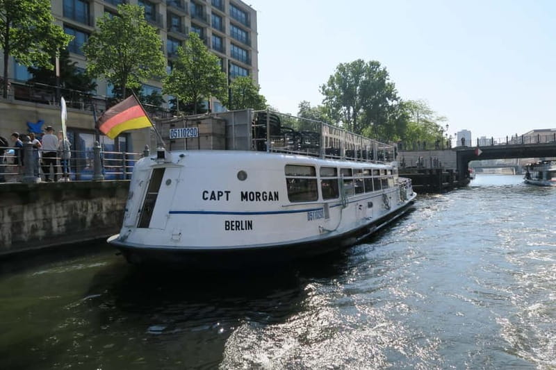 Berlin: City Boat Tour with Live Commentary - Why a Spree boat tour gives you a smarter Berlin view
