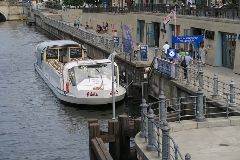 Berlin: City Boat Tour with Live Commentary - Comfort on the water: retractable roof and heat you will actually feel