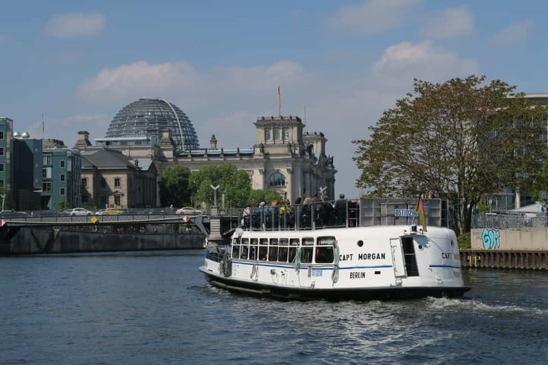 Berlin: City Boat Tour with Live Commentary - Stops along the Spree: what to watch for and why each section matters