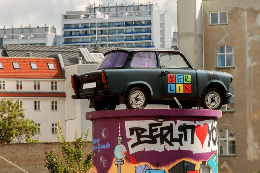Berlin: City Sightseeing Hop-On Hop-Off Bus Tour - Onboard experience: headphones, free Wi-Fi, and the 13-language audio