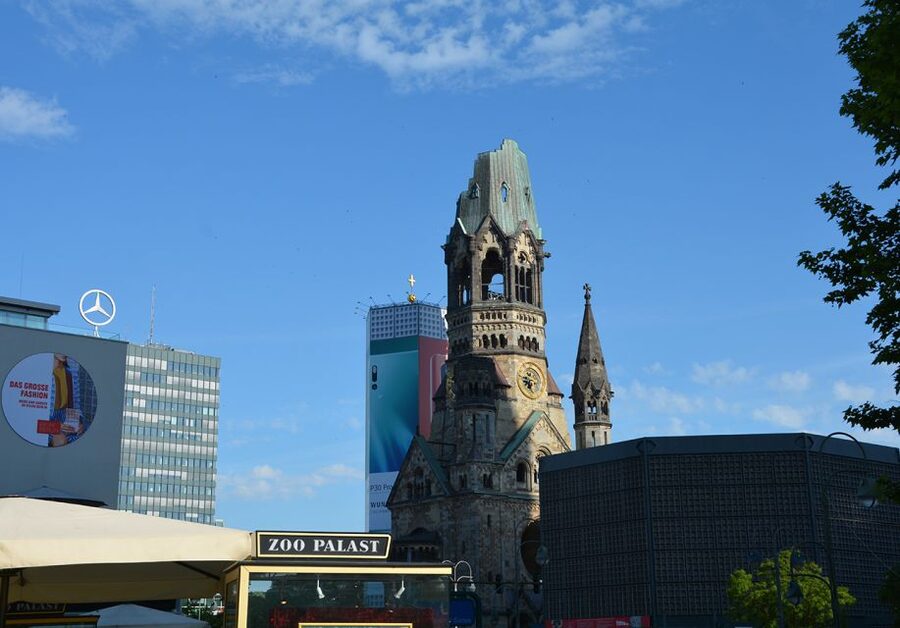 Berlin: City-West Walking Tour with a Real Berliner - Around Zoologischer Garten: The Traffic Center That Shapes Your Route