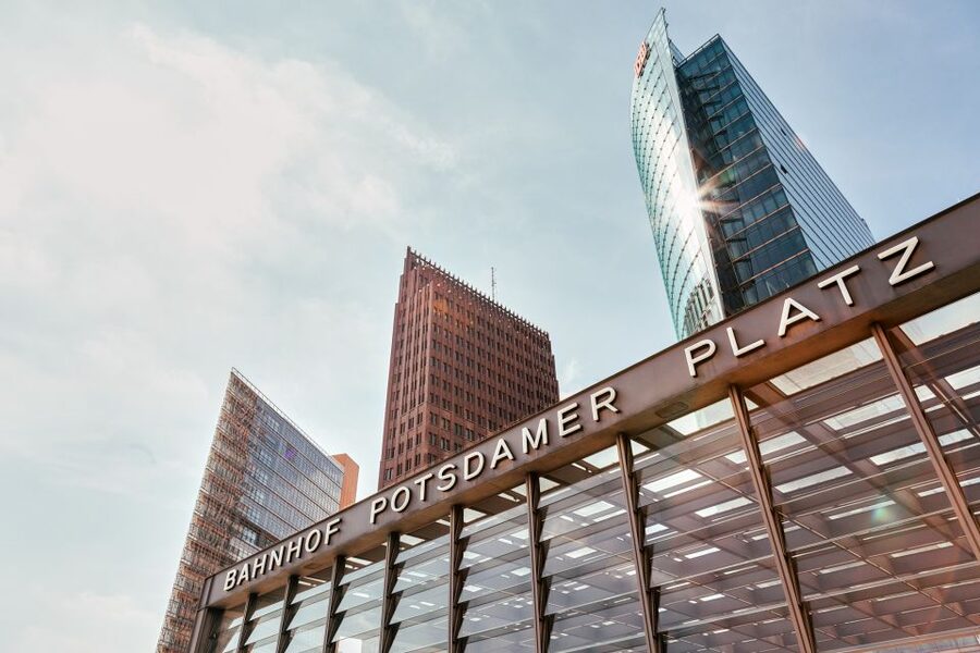 Berlin: Combo-Ticket for Panoramapunkt with Crémant at Café - Watching the TV Tower From Another Angle