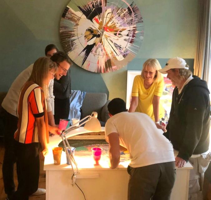 Berlin: Create Your Own Spin Painting at Jans Echternacht - Working With Friends and Family, Without Turning It Into a Craft Chaos