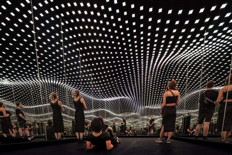 Berlin: DARK MATTER Experience KOLLEKTION Entry Ticket - Photos, Sitting Down, and How to Watch Without Missing the Point