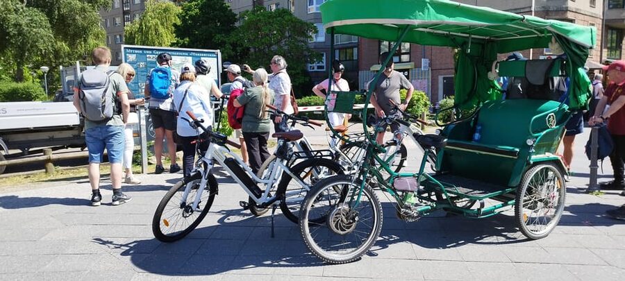 Berlin (E)Bike Tour Historical Highlights in Small groups - Why an e-bike plus rickshaw Berlin-Mitte tour is such a smart format