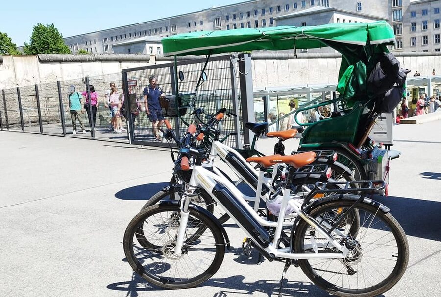 Berlin (E)Bike Tour Historical Highlights in Small groups - Topography of Terror and the ride through Brandenburg Gate