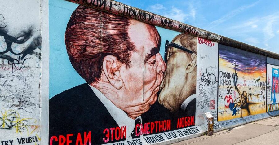 Berlin: East Side Gallery and Cold War Segway Tour - Your ride starts in central Berlin, then it builds toward the Wall