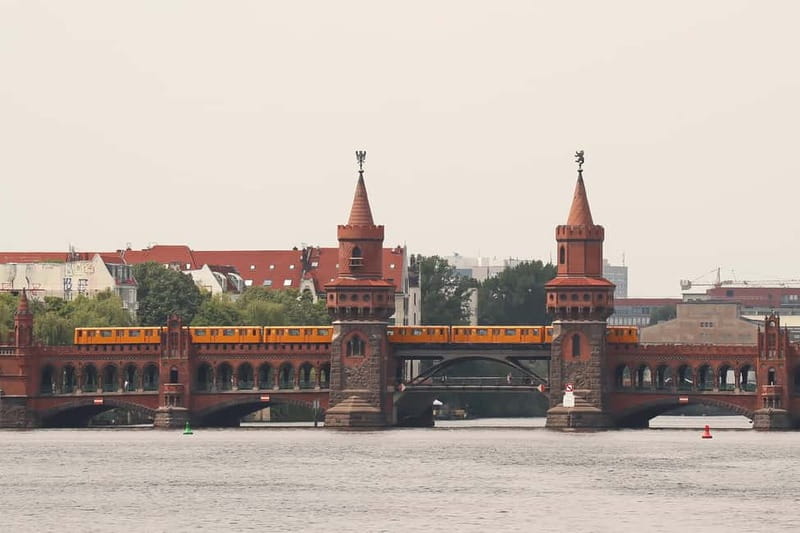 Berlin: East Side Gallery Spree Cruise in a Solar Catamaran - Why a solar catamaran makes the Spree feel different