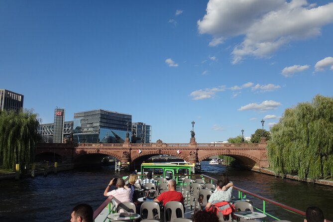 Berlin East Side Tour 2.5 hour cruise with commentary - Mühlendammschleuse Lock: The One Stop You Will Remember