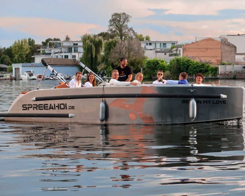 Berlin: Electric Boat Rental for self-driving 2 hrs - The boat setup that makes 2 hours feel easy