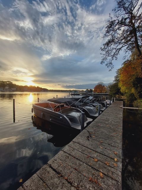 Berlin: Electric Boat Rental for self-driving 2 hrs - Price and value: what $322 per group up to 12 really buys you