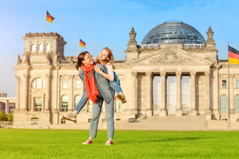 Berlin Essentials: Private Photoshoot at Berlin's top sites - Key things that make this Berlin photoshoot worth it