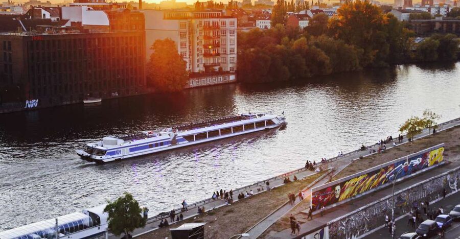 Berlin: Evening City Sightseeing Cruise - Why this Spree cruise feels like a smart Berlin shortcut at night