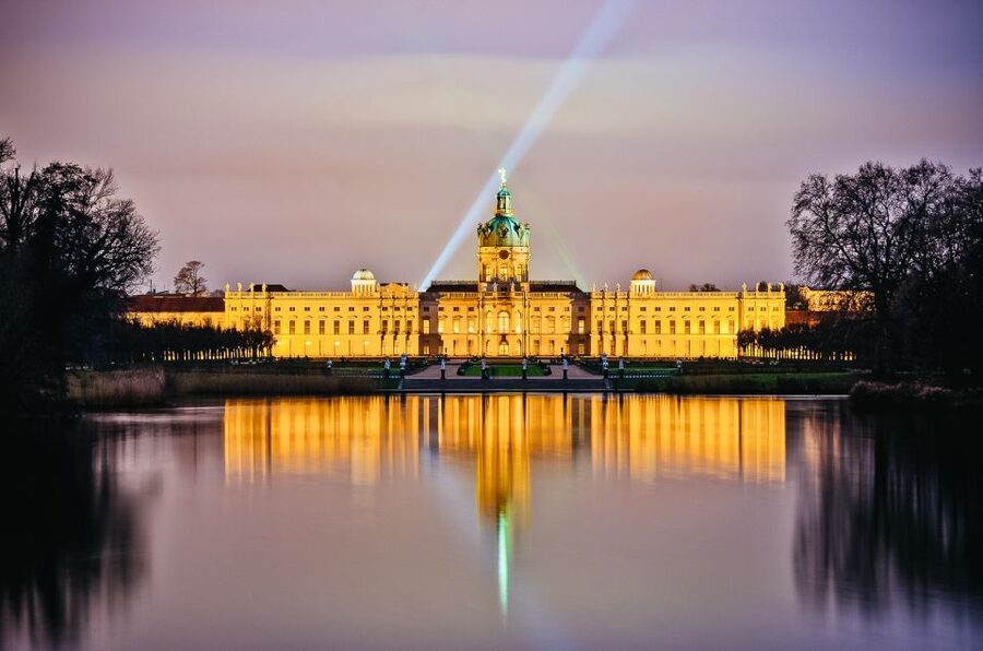 Berlin: Evening City Sightseeing Cruise - Berlin Central Station, Moabit, and the modern Berlin slice