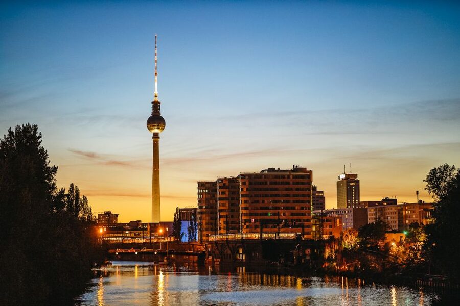 Berlin: Evening City Sightseeing Cruise - The route, in plain language: Nikolaiviertel to the government core and back