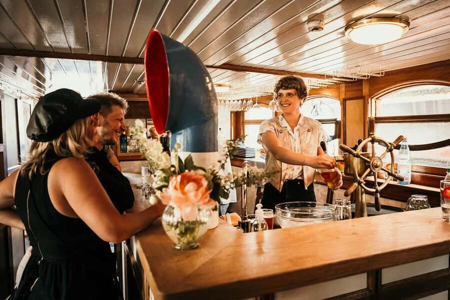 Berlin: Evening JAZZ Cruise with "Markus Ehrlichs" Jazz Trio - Why this Berlin jazz cruise feels different after sunset