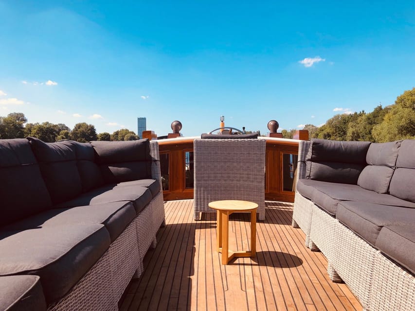Berlin: Evening Yacht Cruise with Aperitif - Where you board in Berlin Cathedral area and how the route works