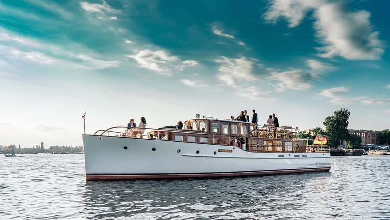 Berlin: Evening Yacht Cruise with Aperitif - The boat, the crew, and the onboard atmosphere