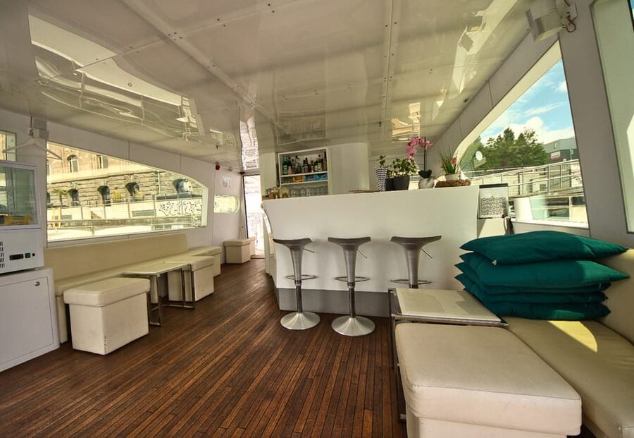 Berlin: Exclusive Boat Tour on a Solar-Powered Catamaran - Turnaround near the House of World Cultures, then back to port