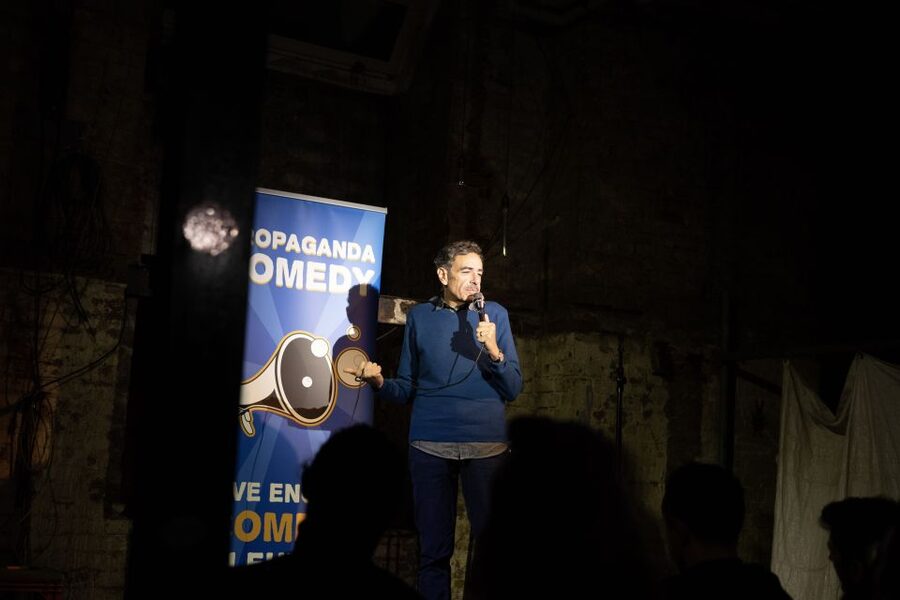 Berlin: Expats in Berlin Comedy Show Ticket - How the Night Unfolds: Welcome Shot, Hosting, and the Stand-Up Flow