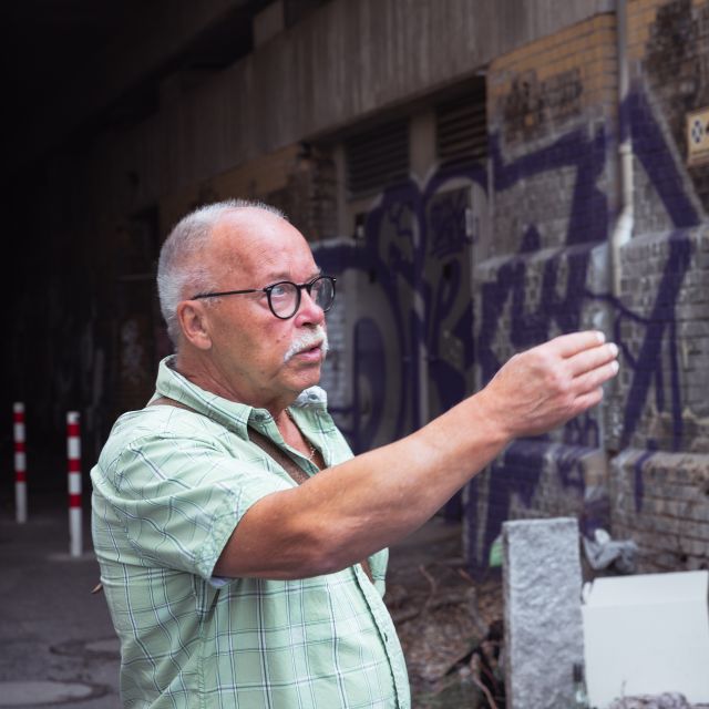 Berlin: GDR witness tour in small group - Friedrichstrasse station: the moment an escape failed