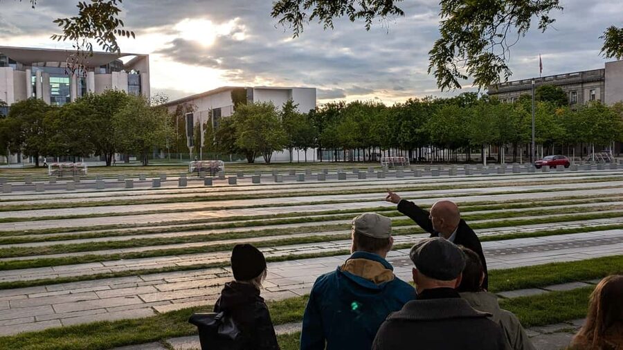 Berlin: Government District around the Reichstag Guided Tour - Berliner Mauerweg and the Berlin Wall: when history is in street form