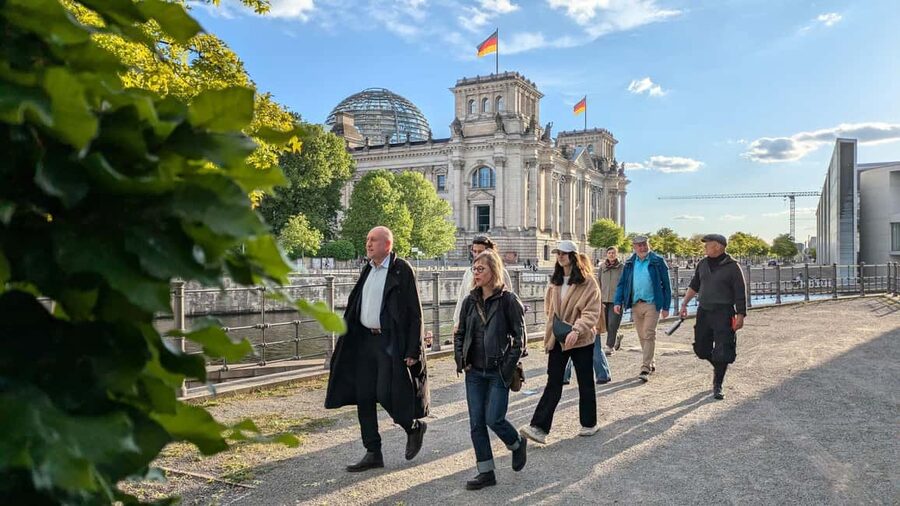 Berlin: Government District around the Reichstag Guided Tour - Starting at Futurium: a modern entry point before the politics