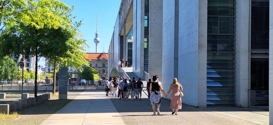 Berlin: Government District Tour and Reichstag Dome Visit - Entering the Reichstag: dome time and how the visit differs by language