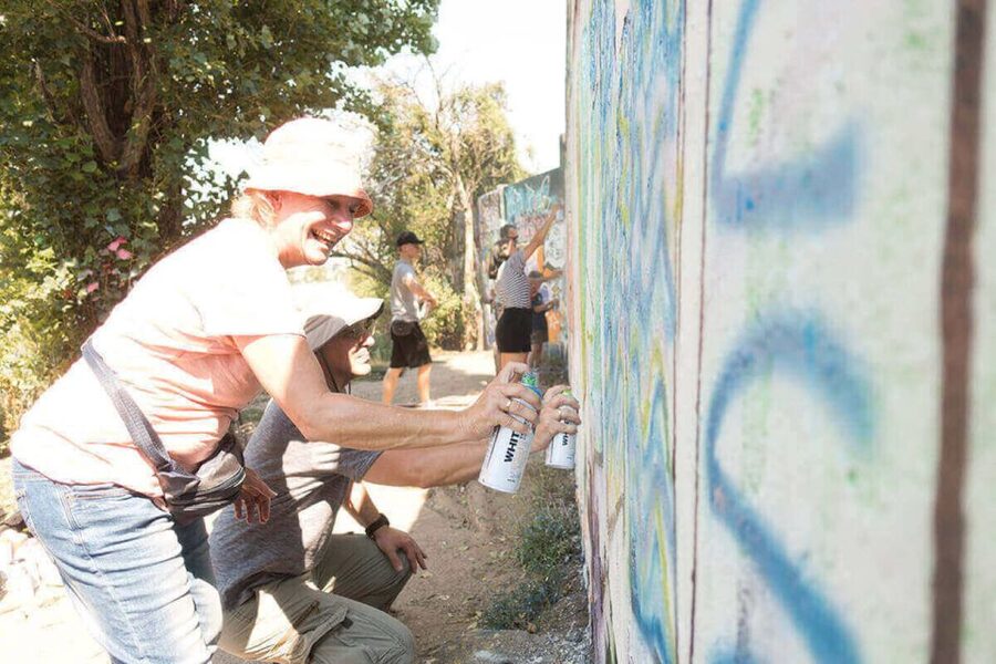 Berlin: Graffiti Workshop at the Berlin Wall - What Happens in the 90 Minutes, Step by Step