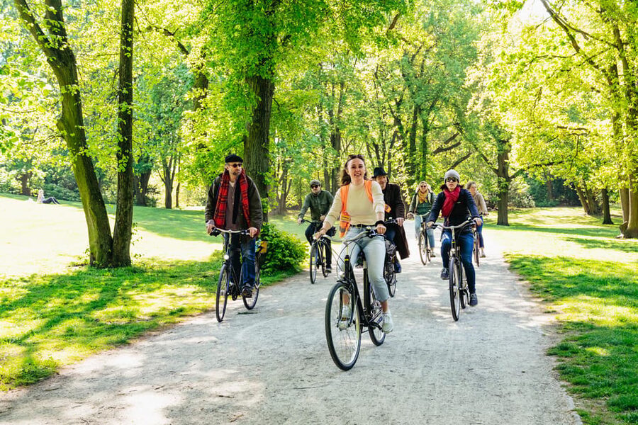 Berlin: Green City Guided Bike Tour - Picking your bike and getting comfortable fast