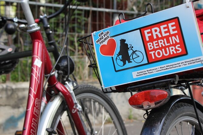 Berlin: Guided Bike tour of the Berlin Wall and Third Reich - Stop 2: Stiftung Neue Synagoge and the courage story