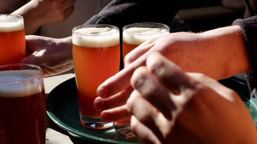 Berlin: Guided Craft Beer & Cultural Tour With Snacks - Getting Started at Ostkreuz and Finding Your Guide Fast