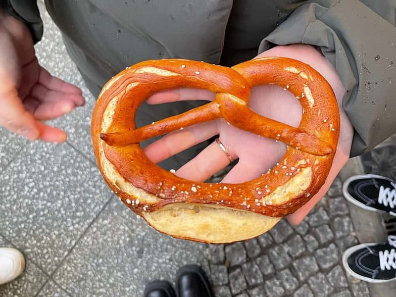 Berlin: Guided Street Food Tour with Tastings - Mitte Street Food, Walked Like a Local Errand