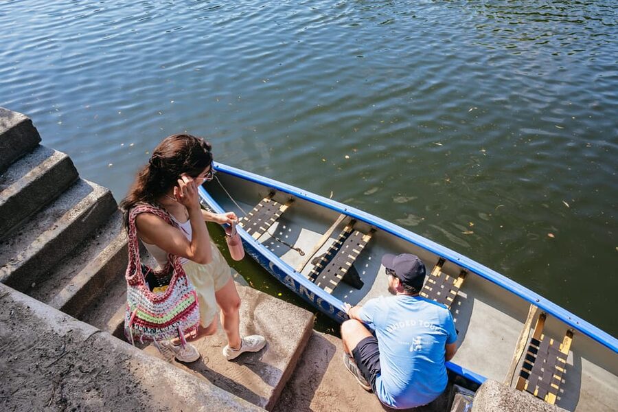 Berlin: Guided Tour by Canoe - Osthafen Port and the East-West Remains You Can See