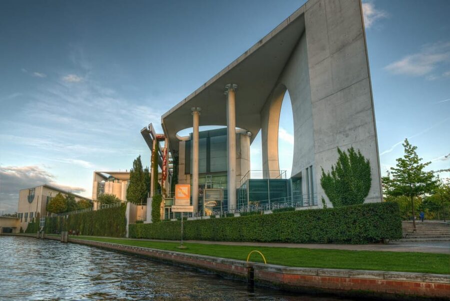 Berlin: Guided Walking Tour around the Reichstag - Swiss Embassy and Paul-Löbe-House: government as a network