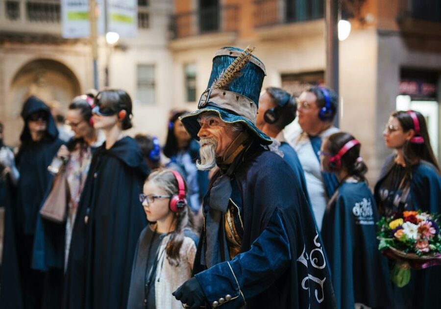 Berlin: Guided Walking Tour by Night - The Lamplighter and the Costumed Cast: Not Just Background Noise