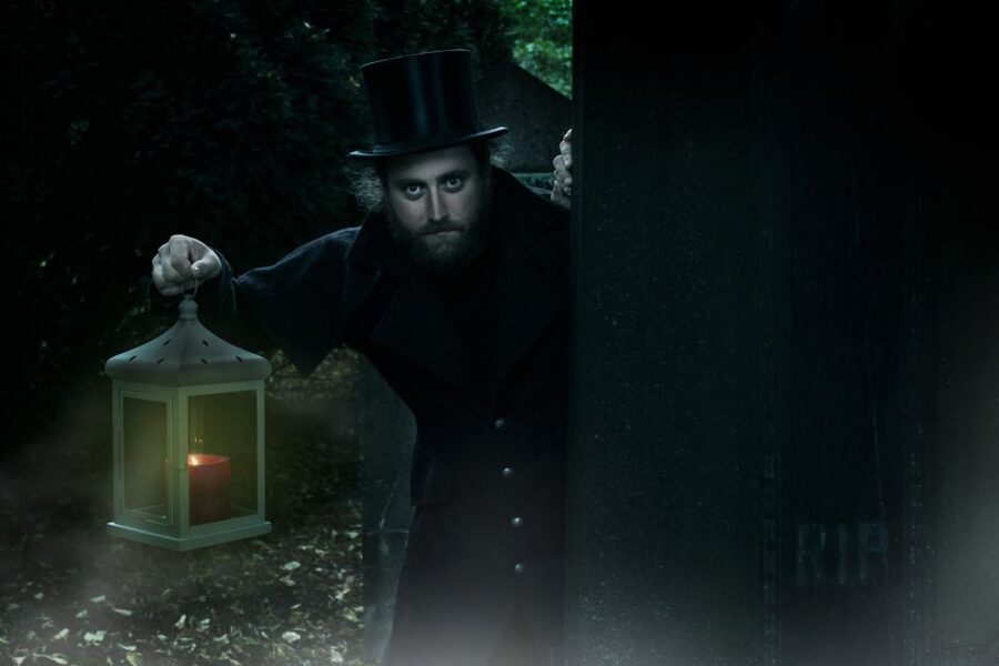 Berlin: Haunted Guided Live Theatre Tour in German - The stories: canned meat murderer, mummy curse, and a plague mission