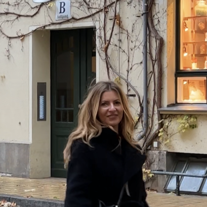 Berlin: Hidden Backyards Guided Walking Tour - Haus Schwarzenberg: the courtyard with art studios and street-art walls