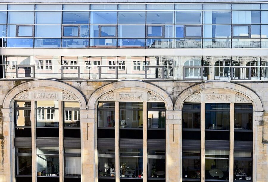 Berlin: Hidden gems around the Gendarmenmarkt - Guided walking tour - Why Gendarmenmarkt feels different on foot