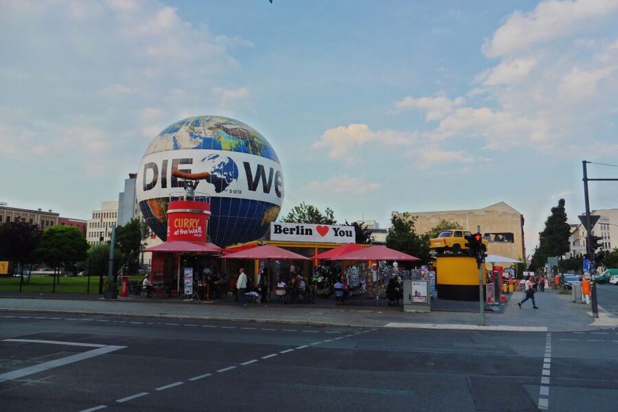 Berlin: Historical Sights & Berlin Wall Tour with a Berliner - What It’s Like With a Small Group and a German-Language Guide