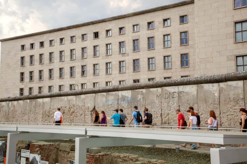 Berlin: History of the Third Reich Guided Walking Tour - Soviet Memorials and the Battle of Berlin Losses