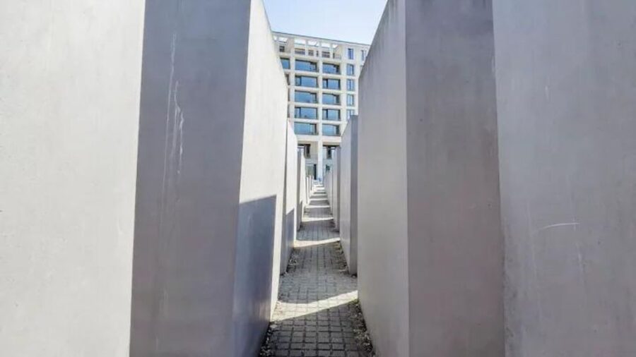Berlin: Hitler's Berlin The Rise & Fall Guided Walking Tour - Johann Georg Elser memorial: a quieter resistance story